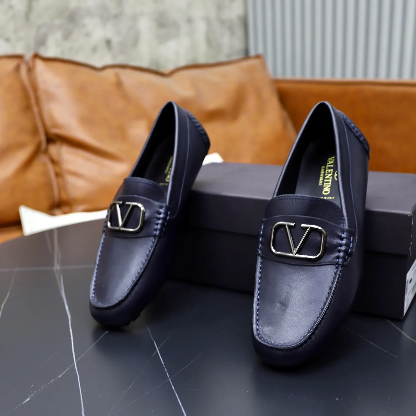 Men's shoes: 640💰VALENTINO, made of imported cowhide with imported water-dyed cow lining, iconic hardware and iconic wear-resistant outsole. 38-45 (customized at 45) VALENTINO packaging All orders enjoy the brand’s iconic product packaging